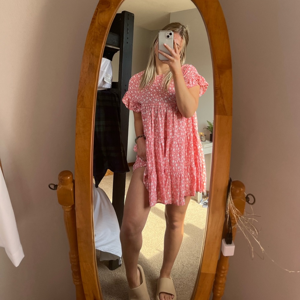 Floral print mini dress! 🌸